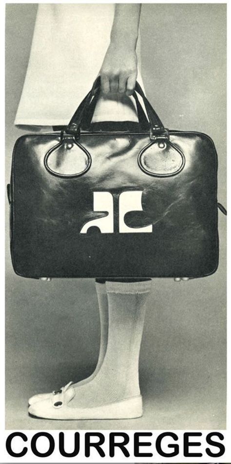 Space Age Fashion, Andre Courreges, Bags Online Shopping, Swinging Sixties, 20th Century Fashion, Sixties Fashion, French Fashion Designers, Retro Mode, Vintage Purses