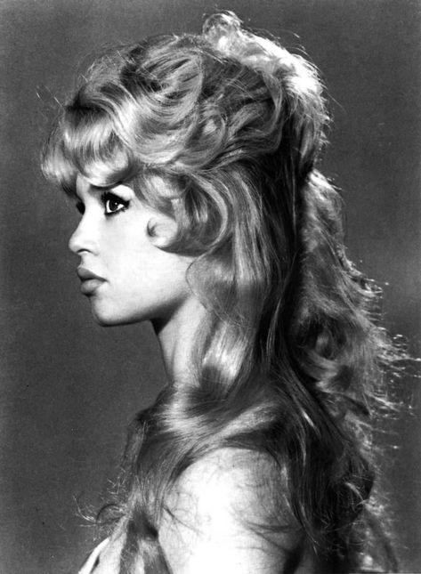 Arts Inspirations, Visuell Identitet, People References, الفن الرقمي, Hair Reference, Old Fashion, High Life, Brigitte Bardot, Dream Hair