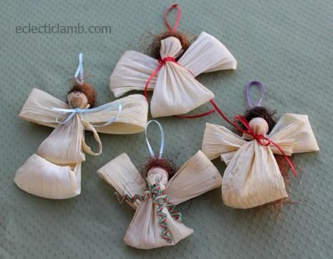 Corn Husk Christmas Ornaments, Corn Husk Fairy, Coconut Husk Craft Ideas, Christmas Venue, Angel Tutorial, Angel Ornaments Diy, Diy Christmas Angel Ornaments, Corn Husk Crafts, Corn Husk Wreath