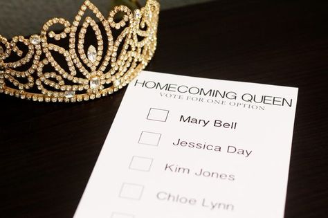 High School Homecoming Queen Campaign Ideas Homecoming Queen Campaign, Homecoming Queen Campaign Ideas, College Homecoming, Homecoming Campaign, Homecoming Poster Ideas, Prom King And Queen, Mary Bell, Student Council Campaign, Homecoming King