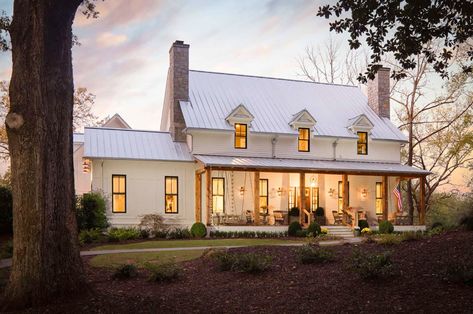 Step inside this dreamy modern southern farmhouse in Georgia Farmhouse Renovation Exterior, Southern Farmhouse, Farmhouse Exterior Design, Southern Living House Plans, Farmhouse Renovation, House Farmhouse, Farmhouse Remodel, Modern Farmhouse Design, Modern Farmhouse Exterior