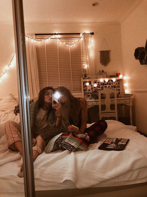 bestfriends Best Friend Fotos, Bff Pics, Photos Bff, Best Friend Halloween Costumes, Teenage Outfits, Best Friend Photography, Costumes For Teens, Trendy Halloween Costumes, Fotos Goals