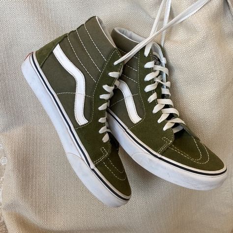 Vans SK8 HI olive green Green Vans Aesthetic, Green Vans Outfit, Vans Shoes Aesthetic, Vans Verdes, Green High Top Vans, Green Vans Shoes, Olive Green Vans, Olive Green Shoes, Vans Aesthetic