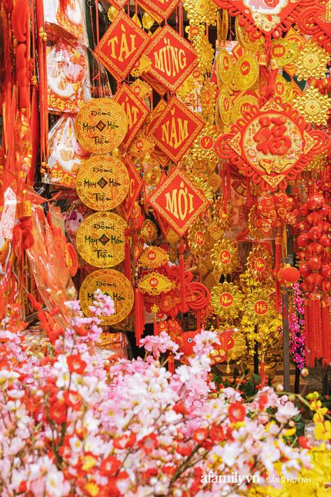 Lunar New Year Vietnam, Vietnamese Temple, Tet Vietnam, Tet Holiday, New Year's Food, Luxury Lifestyle Dreams, New Year Holidays, New Year Card, Anime Angel