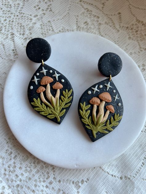 Golden Teacher Mushroom, Funky Clay Earrings, Polymer Clay Mushroom Earrings, Clay Mushroom Earrings, Mushroom Polymer Clay, Mushroom Earring, Polymer Clay Mushroom, Clay Mushroom, Recyclable Materials