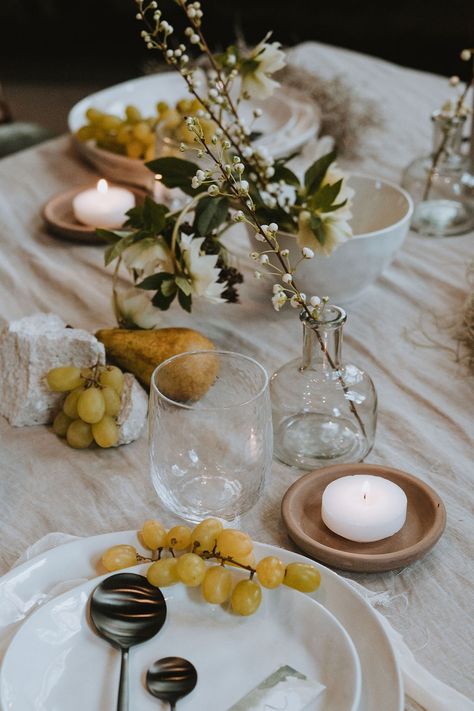 Wedding Table Pears, Easy Tablescapes Simple, Pear Table Decor, Pear Wedding Decor, Fruit On Wedding Tables, Grapes Table Decor, Pear Tablescape, Fruit Table Decorations, Fruit Table Decor