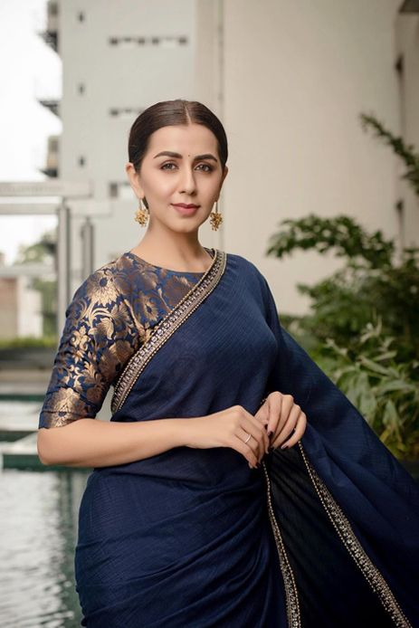 Nikki Galrani's festive look in Navy Blue saree is perfect for your best friend's engagement Plain Sarees, Brocade Blouse Designs, Navy Blue Saree, Blue Blouse Designs, Blue Silk Saree, Blouse Designs Catalogue, Indian Sari Dress, Saree Designs Party Wear, Elegant Blouse Designs