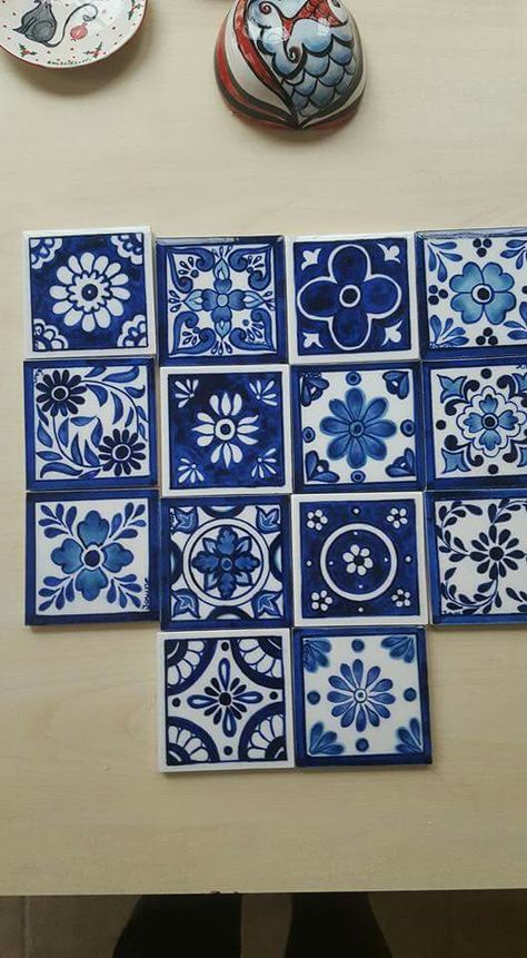 Portugal Tiles, Blue Pottery Designs, Blue And White Tiles, Motif Art Deco, Keramik Design, Talavera Tiles, Blue Pottery, Blue Tiles, Painting Tile