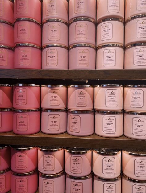 Girly Candles, Strawberry Pound Cake, Candle Obsession, Best Smelling Candles, Bath N Body Works, Cake Candles, Pretty Candle, Bath Body Works Candles, Bath And Body Work