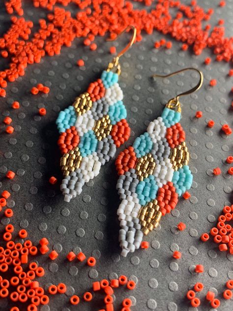 Crochet Bead Pattern, Bead Weaving Earrings, Seed Beads Patterns, Diy Beaded Earrings Tutorials, Bead Earrings Patterns, Seed Bead Earrings Patterns, Seed Bead Earrings Diy, Seed Bead Earrings Tutorial, Beaded Earrings Brick Stitch