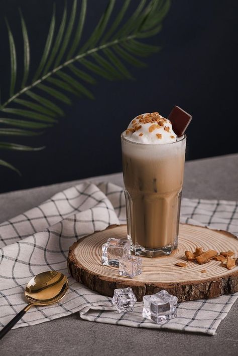 Shakes Photography, Milktea Photography, Shake Photography, Food Photography Coffee, Food Photography Lighting Setup, Ice Chocolate Drink, Coffee Photoshoot, Coffee Ads, Cafe Photography