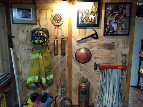 Firefighter Man Cave Ideas, Firefighter Room Man Caves, Firefighter Bar Ideas, Firefighter Bar, Fireman Room, Firefighter Man Cave, Firefighter Room, Firefighter Crafts, Firefighter Home Decor