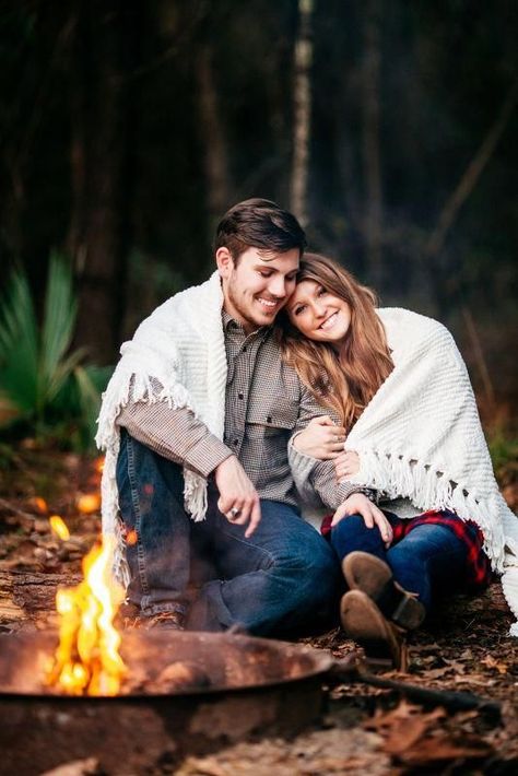 Campfires Photography, Camping Engagement Photos, Camping Photoshoot, Camping Photography, Pre Wedding Poses, Photo Couple, Couple Photography Poses, Pre Wedding Photoshoot, Fall Photos