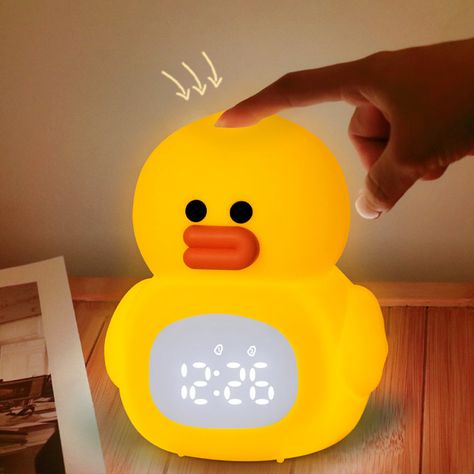 Little Duck Lamp is a versatile and charming addition to any room. This dual-functioning product serves as both a clock and lamp, providing both practicality and style. With its cute duck design, it adds a playful touch to any space. Perfect for children's rooms or as a unique accent piece. What does it mean to set of 2?It simply means that there are two lights, each with the separate quantity indicated, in the order & packaged together. Please Note: The dimensions of this lamp are very small, only about the size of a palm. Purchase Notes: Only supports shipping to Japan, Australia, the EU, and the United States, other countries do not support shipping. PRODUCT NOTES L 12.5cm x W 13.3cm x H 15cm / L 4.9″ x W 5.2″ x H 5.9″. (39.4" charging cable) Yellow. SKU: ZD-A-8870 MATERIALS Lamp body: Yellow Room Ideas Bedrooms, Duck Room Decor, Yellow Room Ideas, Duck Furniture, Duck Things, Yellow Kids Rooms, Duck Lamp, Duck Stuff, Ducky Duck