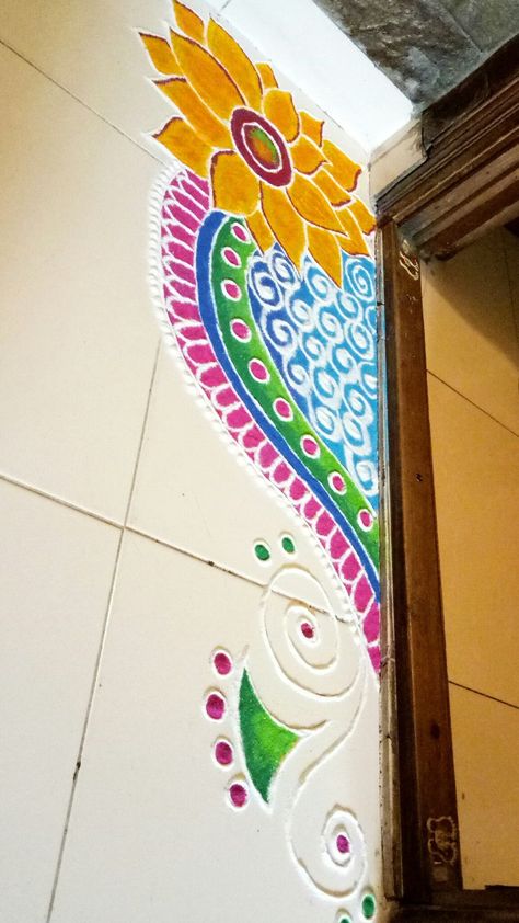 Rangoli Designs Medium Size, Vertical Rangoli Designs, Side Corner Rangoli Design, Corner Rangoli Designs Diwali, Corner Rangoli Designs, Traditional Rangoli Design, Flowers Rangoli, Traditional Rangoli, Lotus Rangoli