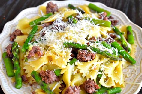 Pasta Chicken, Chicken Asparagus, Beef Pasta, Tomato Sauce Recipe, Family Feast, Grandma's House, Asparagus Recipe, Pasta Pasta, Lou Lou