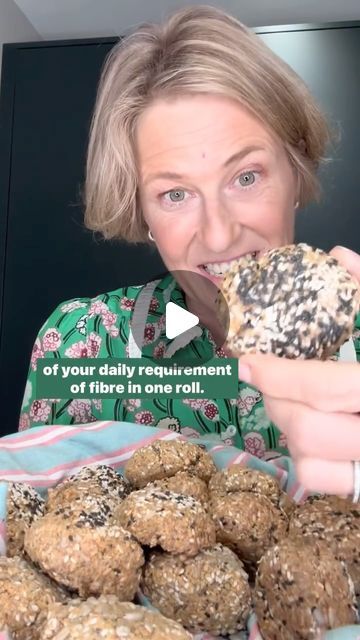 Dominique Ludwig Nutritionist MSc on Instagram: "Gut-Friendly Flaxseed Rolls Recipe 🌟

Say hello to these gluten-free flaxseed rolls—light, nutty, and packed with hidden benefits! Not only are they perfect for anyone on a wheat-free or gluten-free diet, but each roll also delivers 1/3 of your daily fibre needs. That means they’re fantastic for your gut health, whether or not you’re gluten-free.

Per Roll:  Fibre 10g Protein 9g Kcal 222
Did you know? 
The average person consumes 10g less fibre per day than recommended. Just one of these high-fibre flaxseed rolls can bring you up to 100% of your daily fibre needs! 🌟

I like to use golden flaxseeds for a lighter colour, but you can choose whichever you prefer. These rolls are easy to make, freeze well, and are a great way to boost fibre nat Flaxseed Recipes, Deliciously Ella Recipes, Gf Bread Recipe, Flaxseed Flour, Healthy Breads, Coconut Pound Cakes, Healthier Snacks, Milk Bread Recipe, Artisan Breads