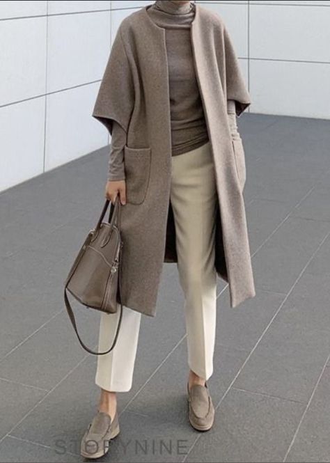 Mode Kimono, Classic Style Outfits, Over 60 Fashion, Beige Outfit, 60 Fashion, Looks Street Style, Winter Mode, 가을 패션, Fashion Over 50