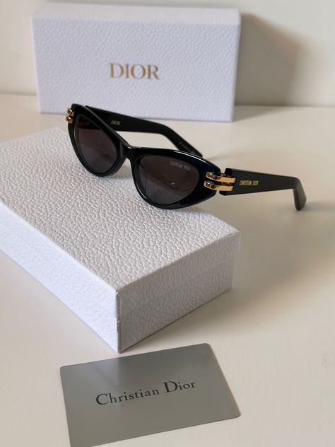 30s Birthday, Olivia Rodrigo Poster, Dior Gift, Pretty Sunglasses, Classy Glasses, Chanel Glasses, Sunglasses Aesthetic, Luxury Glasses, Trendy Glasses