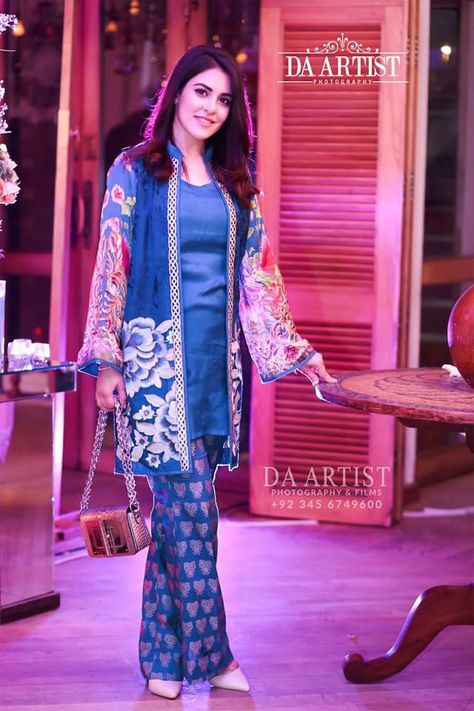 Gaun Design, Indian Clothes Women, Kashmiri Suits, Velvet Dresses Outfit, Long Jacket Dresses, Dress Design Ideas, Lawn Dresses, Agha Noor, Sharara Designs