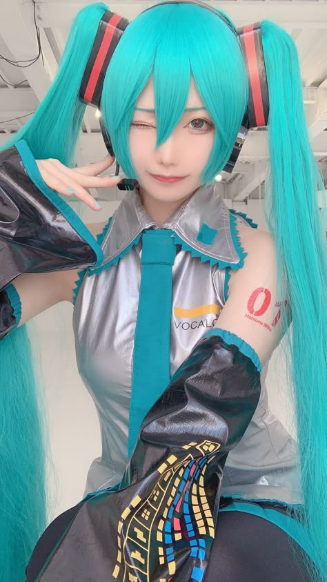 Hatsune Miku Outfits, Cosplay Miku, Technology Theme, Vocaloid Cosplay, Miku Cosplay, 사진 촬영 포즈, Amazing Cosplay, Cute Cosplay, Cosplay Makeup