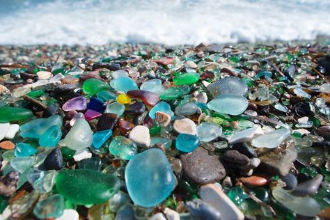 Michigan Road Trip, Uk Beaches, Michigan Beaches, Michigan Vacations, Sea Glass Colors, Usa Beaches, Glass Beach, Sea Glass Beach, Travel Trends