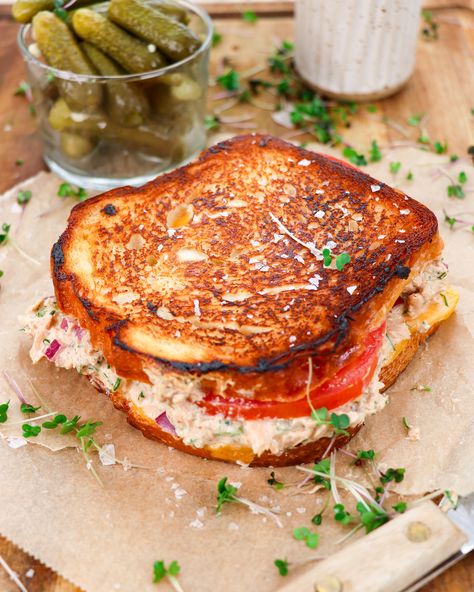 Tuna Tomato Sandwich, Chili Honey Tuna Melt, Tuna Grilled Cheese, Best Tuna Melt Sandwich, Healthy Tuna Melt, Sandwich Business, Melt Sandwiches, Tuna Dinner, Chili Honey