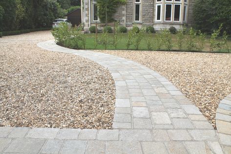 Long Gravel Driveway, Gravel Driveway Landscaping, Front Driveway Ideas, Front Garden Path, Front Garden Ideas Driveway, Gravel Drive, Garden Ideas Driveway, Driveway Entrance Landscaping, Front Path