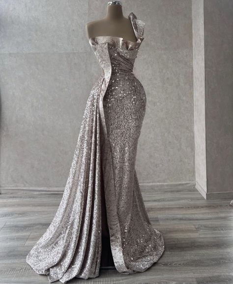 Prom Dress Inspo, Ethereal Dress, Senior Prom Dresses, Royal Dresses, Glamour Dress, Prom Dress Inspiration, Prom Outfits, Evening Dresses Elegant, Glam Dresses