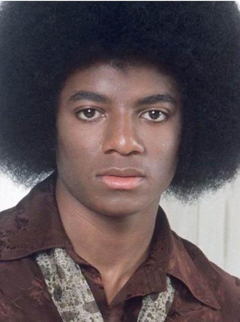 George Rodriguez, 70s Photoshoot, Young Michael Jackson, Black Musicians, Michael Jackson Photoshoot, Michael Jackson Funny, Michael Jackson Wallpaper, Photos Of Michael Jackson, Bleaching Cream