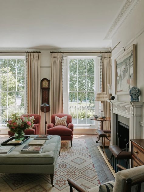 A classic and colourful Chelsea townhouse restored to its Georgian roots | House & Garden London Townhouse Interior Living Rooms, Georgian House Interior, Room Entrance Decor, English Living Rooms, Georgian Living Room, Chelsea Townhouse, Modern Georgian, Townhouse Interior, Georgian Interiors