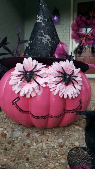 Painting Pumpkin Ideas For Adults, Pink Pumpkin Head Costume, Pink Out Pumpkin Ideas, Pink Pumpkin Decorating Contest, Pink Halloween Pumpkin Ideas, Pink Halloween Pumpkins, Pink Pumpkin Decorating Ideas, Pumpink Decoration Ideas, Pink Pumpkin Ideas