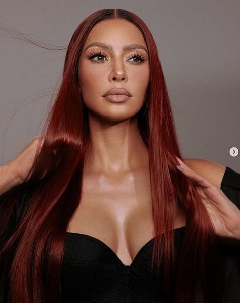 Kim Kardashian was nearly unrecognizable in fresh images shared to Instagram on Friday morning Red Orange Hair, Red Hair Freckles, Lauren Sanchez, Brown Eyebrows, Jenner Family, Megyn Kelly, Different Hair Colors, Nude Lipstick, Orange Hair