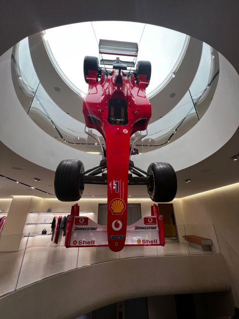 Ferrari Showroom, Car Showroom Architecture, Ferrari Scuderia, Retail Store Interior, Store Interiors, Formula E, Automotive Decor, Car Museum, Car Showroom