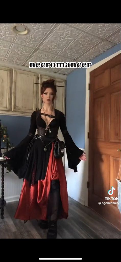 Ren Faire Outfits Steampunk, Dark Fairytale Outfit, Ren Faire Outfits Chainmail, Vampire Ren Faire, Ren Faire Women Costume, Ren Faire Witch Accessories, Dark Maiden Outfits, Ren Faire Assassin Female, Dark Fairy Ren Faire