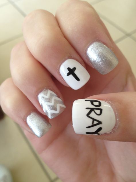 My nails :) #Pray Christian Nails, Cross Nail Designs, Cowboy Nails, Cute Nail Colors, Cross Nails, Country Nails, Fingernail Designs, Fancy Nails Designs, Matte Nails Design