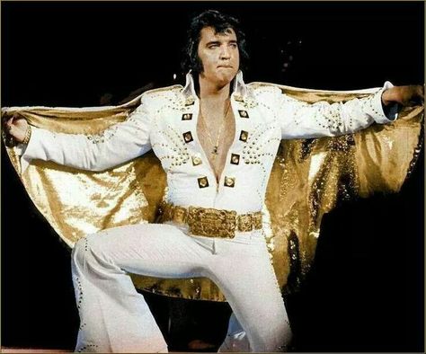 E Black Elvis, Elvis Presley Concerts, Elvis Jumpsuits, Elvis Presley Images, Elvis Presley Pictures, Elvis And Priscilla, Joseph Jackson, Elvis Movies, King Of Pop