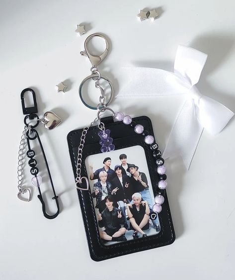 Card Holder Kpop, Photocard Ideas, Bts Bracelet, Pc Holder, Army's Birthday, Photo Keyrings, Kpop Diy, Small Business Packaging Ideas, Bts Facts