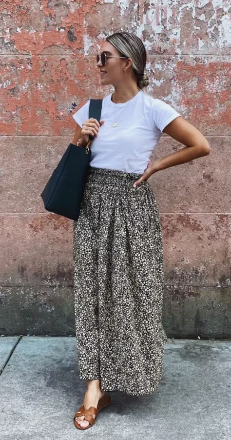 Maxi Skirt Minimalist Outfit, Spring Casual Ankle-length Maxi Skirt, Spring Casual Non-stretch Maxi Skirt, Casual Ankle-length Flowy Maxi Skirt, Casual Non-stretch Fall Maxi Skirt, Uk Outfits, Church Outfit Summer, Blundstone Style, Skirt Styling