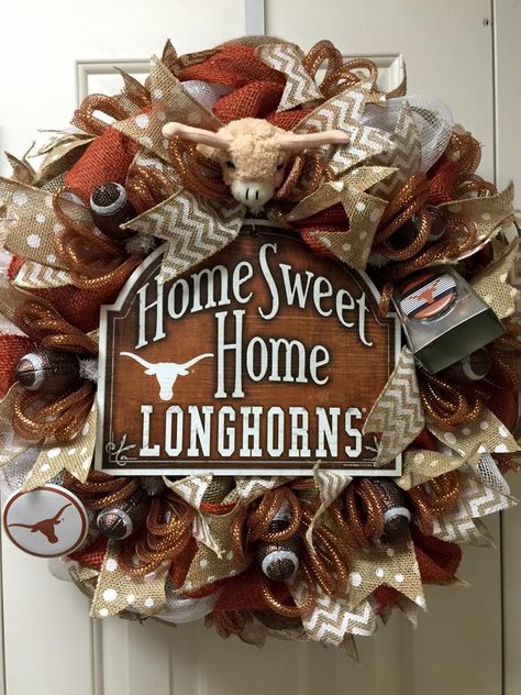 University of Texas Longhorns by Twentycoats Wreath Creations Texas Longhorn Wreath, Ut Wreath, Texas Wreath, College Wreaths, Football Wreaths, Themed Wreaths, Sports Wreath, Ut Longhorns, Texas Christmas