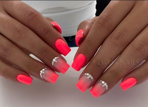 Nails Beach Design, Uñas Color Coral, Nails Beach, Summer Nail Ideas, Sassy Nails, Nail Trend, Fancy Nails Designs, Smink Inspiration, Acrylic Nails Coffin Short