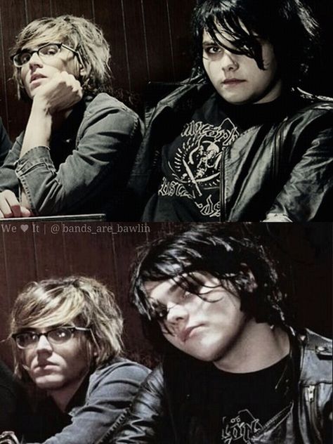 Awww the young way brothers... Jejej the face of the gee xd Way Brothers Mcr, The Way Brothers, Way Brothers, Revenge Era, Gerard And Frank, Mcr Memes, I Love Mcr, Palaye Royale, Baby Faces