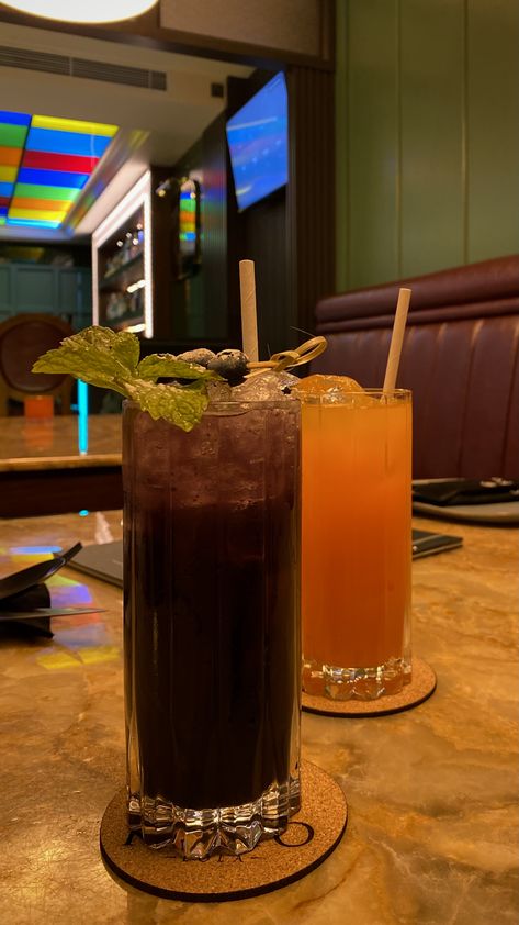 #drinks #aesthetic #restaurant #dining #dinner Restaurant Drinks Aesthetic, Alfonso Coke, Restaurant Aesthetic Night, Dinner Aesthetic Restaurant, Restaurant Dinner Aesthetic, Restaurant Snap, Chilling Vibes, Mundane Life, Aesthetic Restaurant