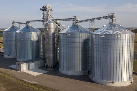 EVEREST® Commercial Grain Bins - Brock Grain Systems Grain Bin House, Farm Toy Display, Grain Bins, Grain Storage, Toy Display, Farm Toys, Farm Equipment, John Deere, Grain