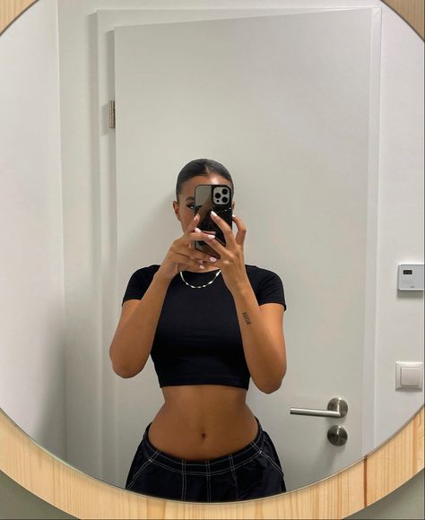 Gym Fits, Fitness Inspiration Body, Tumblr Outfits, Gym Inspiration, Black Pride, Girl Fits, Simple Trendy Outfits, Cropped T Shirt, Feel It