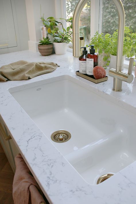 Kohler double sink Kitchen Sink Ideas, Architecture Renovation, Cast Iron Sink, Best Kitchen Sinks, White Kitchen Sink, Sink Ideas, Kitchen Sink Design, Gold Kitchen, White Sink