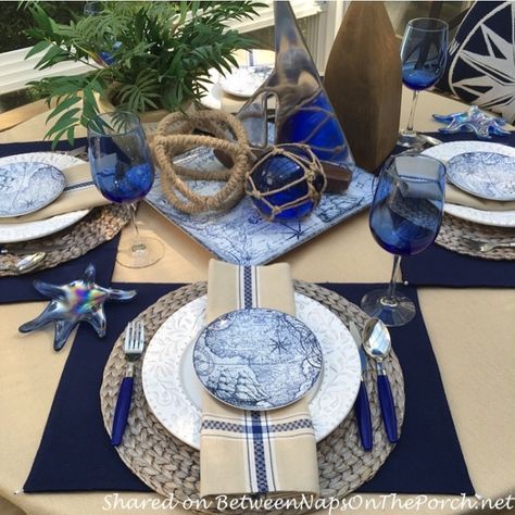 Beautiful table! 3 Season Porch, Hamptons Decor, Summer Table Settings, Nautical Table, Summer Tablescapes, Beautiful Table Settings, Pretty Tables, Summer Tables, Table Arrangements