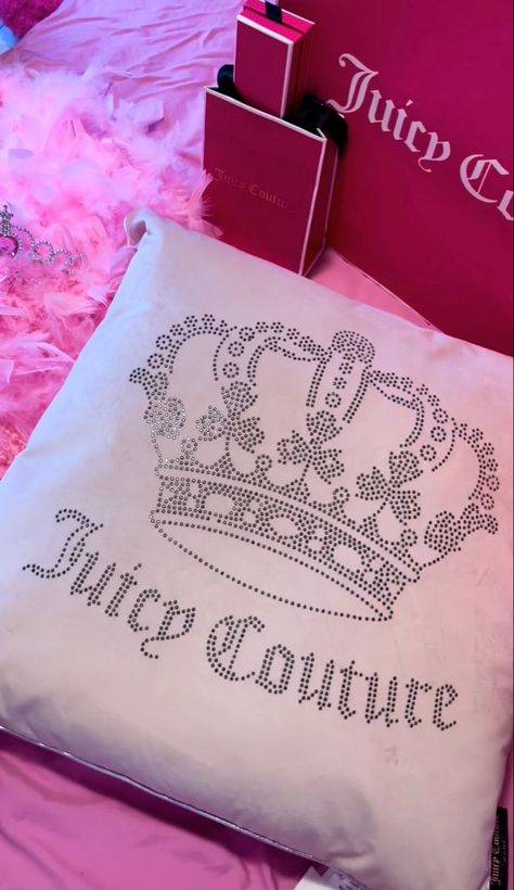 Juicy 👑 Purse Aesthetic, Apple Bottom Jeans, Juicy Couture Tracksuit, Cherry Baby, Juicy Couture Purse, Nail Logo, Juicy Couture Accessories, Pink Aura, Trashy Y2k