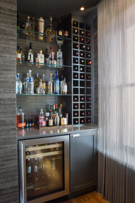 Small Kitchen Bar, Wet Bar Designs, Kitchen Bar Design, Home Wet Bar, Home Bar Areas, Home Bar Cabinet, Home Bar Rooms, Modern Home Bar, Bar In Casa