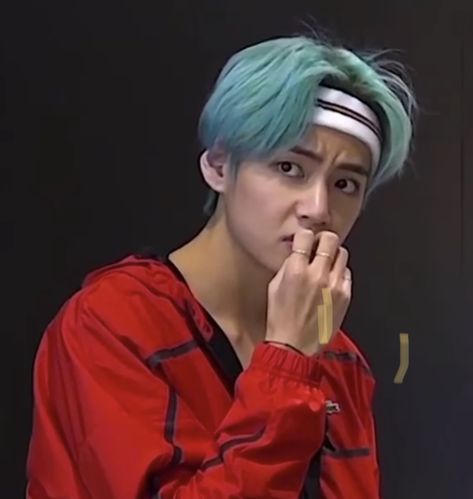 Taehyung Cute Funny Pics, V Funny Photo, Taehyung Scared Face, Jimin Disgusted Face, Bts V Funny Pic, Kim Taehyung Funny Faces, Kim Taehyung Funny Pics, Taehyung Reaction Pic, Bts Funny Pic